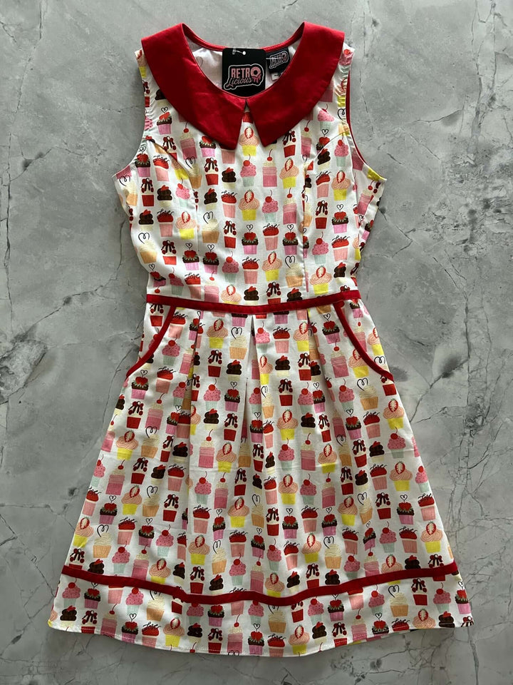 Made in USA. Shop the Retrolicious Cupcake Collared Dress in 100% cotton, with a Peter Pan collar, contrast piping, A-line skirt and pockets.