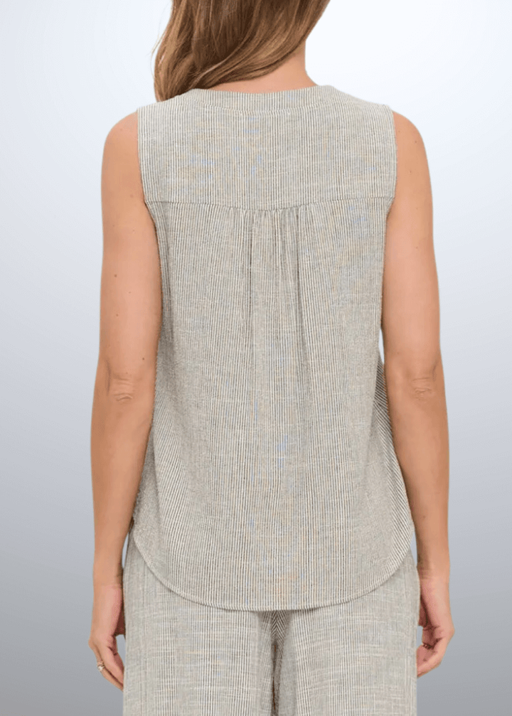 Elevate your casual wardrobe with the Made in USA Women&
