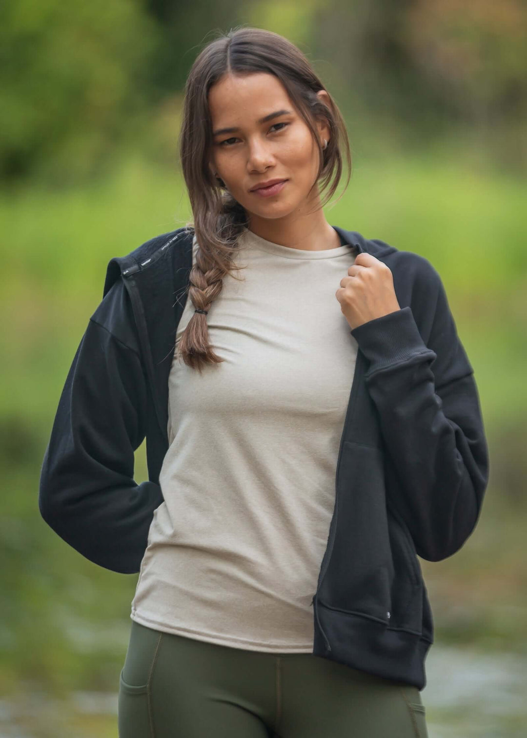 Super soft SoftTech™ Pro Relaxed fit, crew neck Lightweight &amp; breathable fabric 4-way stretch Built-in UPF 50 for sun protection Perfect workout top or casual wear