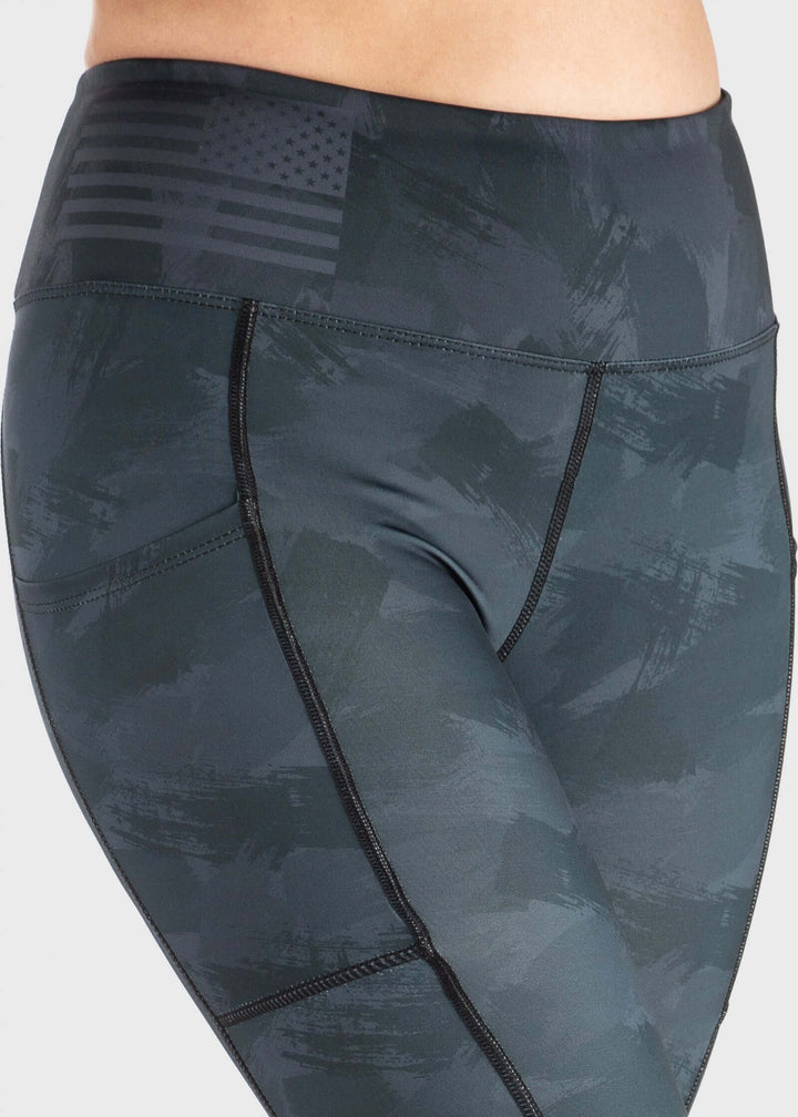 Feel the freedom to move with the 4-way stretch fabric that provides ultimate flexibility, durability, and comfort. The wide waistband comes with built-in elastic for a secure fit while you conquer the outdoors in your Blackout Camo Pocketed Leggings. With deep side pockets and no inner leg seam, you&