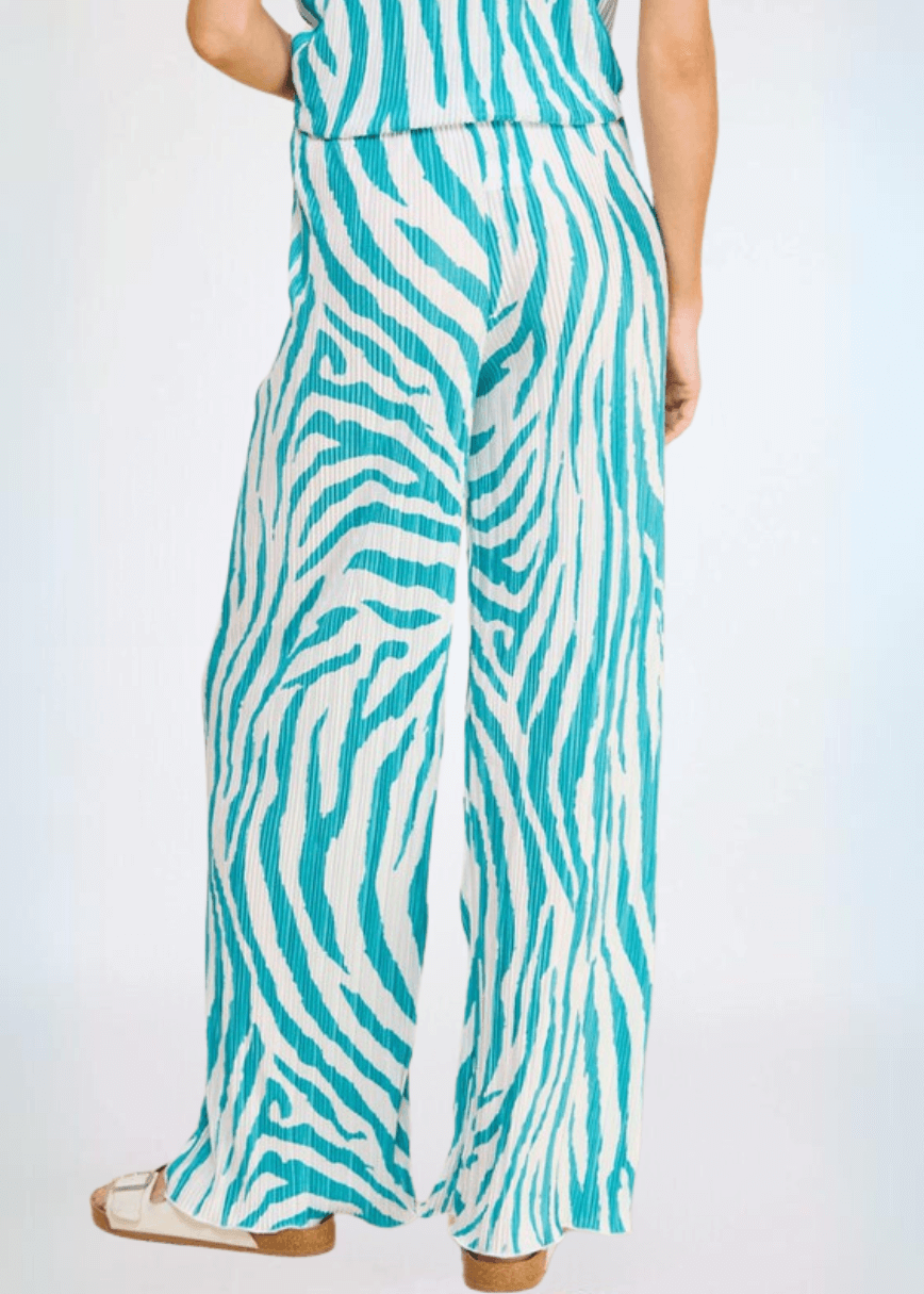 Turquoise Zebra Pleated Set Collared Short Sleeve Top Elastic Waist Bottoms Pleated Pants Crinkled Fabric Very Lightweight 100% Polyester Made in USA