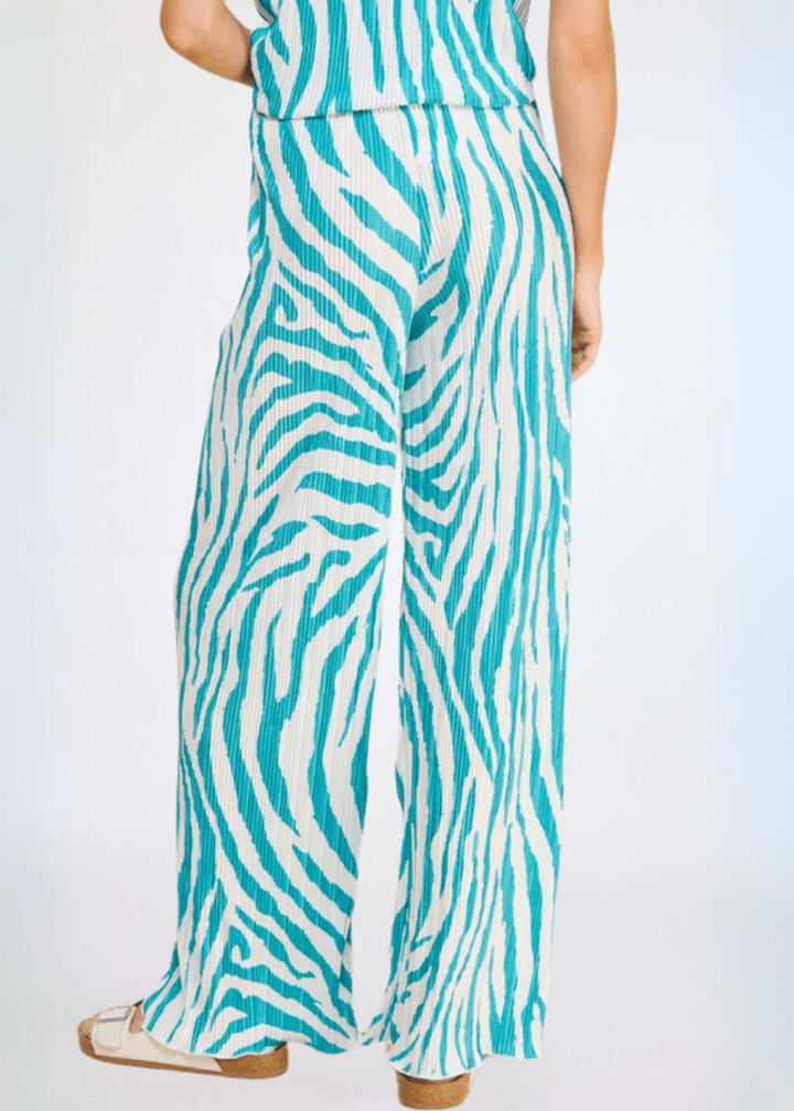 Turquoise Zebra Pleated Set Collared Short Sleeve Top Elastic Waist Bottoms Pleated Pants Crinkled Fabric Very Lightweight 100% Polyester Made in USA
