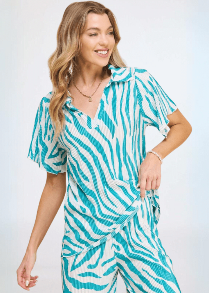 Turquoise Zebra Pleated Set Collared Short Sleeve Top Elastic Waist Bottoms Pleated Pants Crinkled Fabric Very Lightweight 100% Polyester Made in USA
