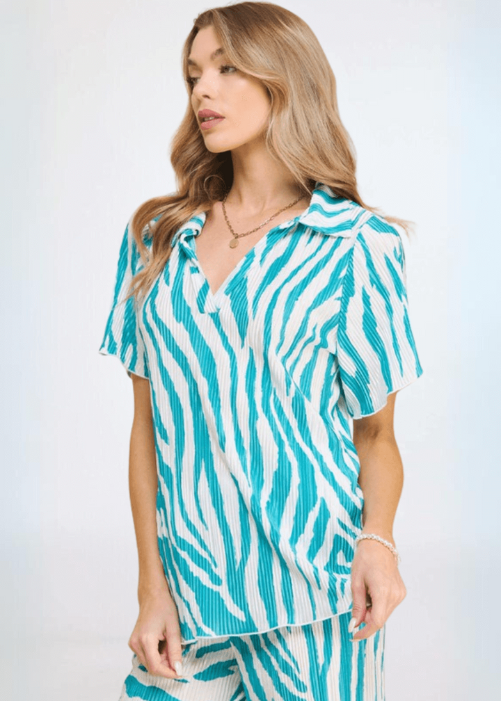 Turquoise Zebra Pleated Set Collared Short Sleeve Top Elastic Waist Bottoms Pleated Pants Crinkled Fabric Very Lightweight 100% Polyester Made in USA