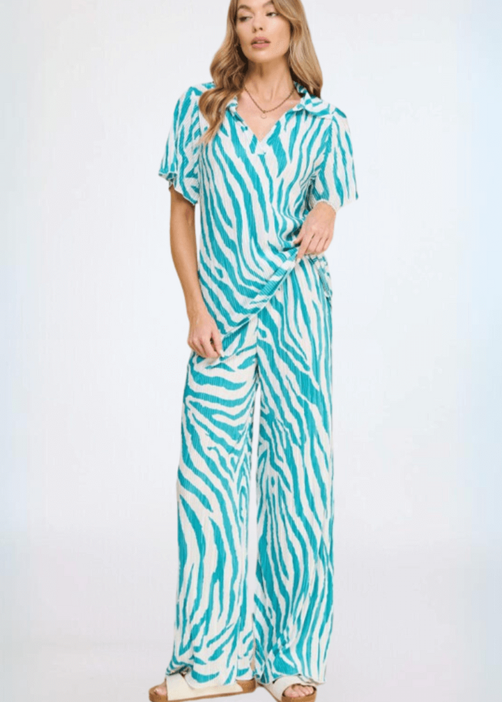 Turquoise Zebra Pleated Set Collared Short Sleeve Top Elastic Waist Bottoms Pleated Pants Crinkled Fabric Very Lightweight 100% Polyester Made in USA