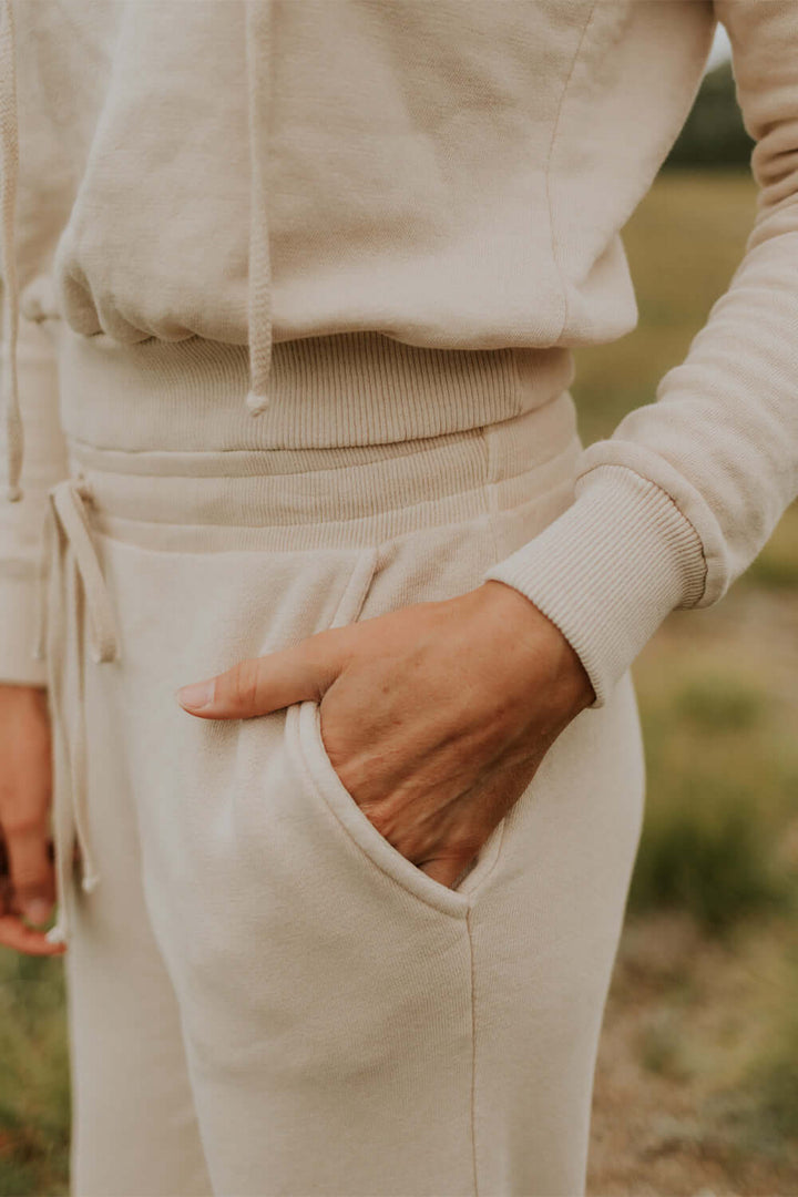 This vintage inspired joggers are made from light-weight 100% organic cotton. Wear this on a cozy coffee date or a movie night in with friends.