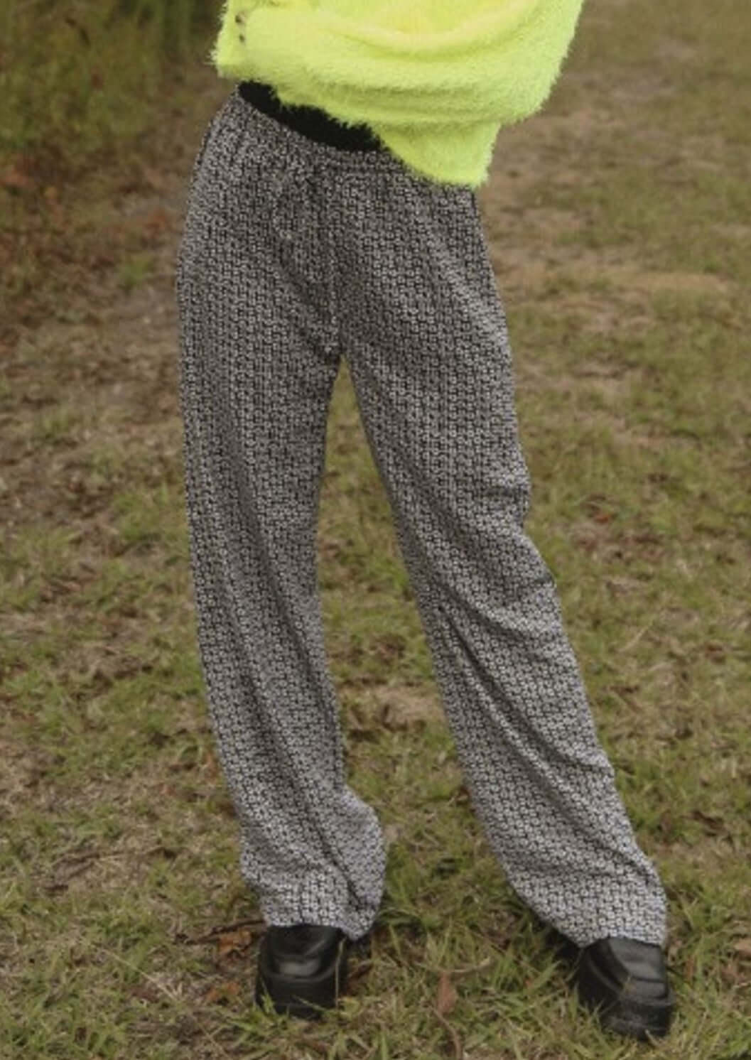 If She Loves Ladies Vintage Flower Pattern Relaxed Fit Pull-On Style Pants with Elastic Waist in Navy &amp; White | Made in USA | Women&