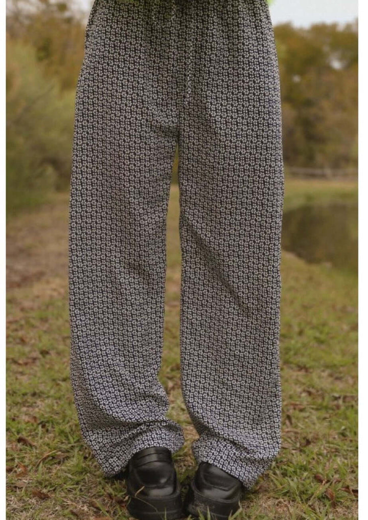 If She Loves Ladies Vintage Flower Pattern Relaxed Fit Pull-On Style Pants with Elastic Waist in Navy &amp; White | Made in USA | Women&
